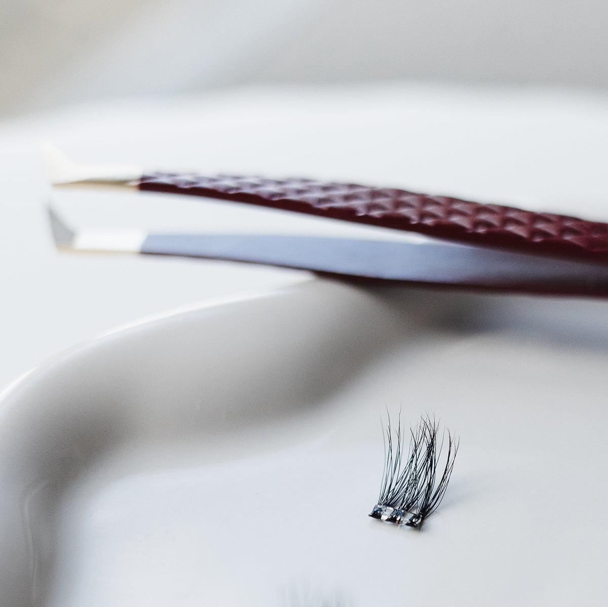 ROVE LASH TWEEZERS - PRECISION ZERO-STICK LASH APPLICATOR TOOL